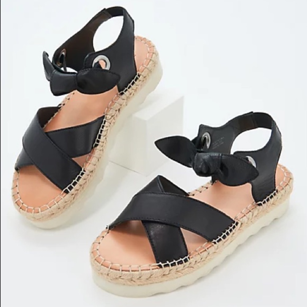 Frye and Co Black Bow Sandles Size 8.5 M